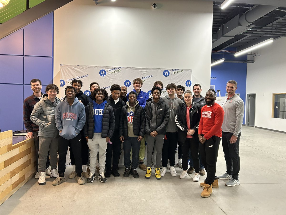 Josh_Nugent's tweet photo. Great to get together off the court to help others tonight. We spent time at Cleveland Food Bank boxing over 7k lbs of food that will be distributed to families in surrounding communities. Proud of our group just as much off the floor as we are on the floor! Go Hawks!! https://t.co/yFXoqK2O9G