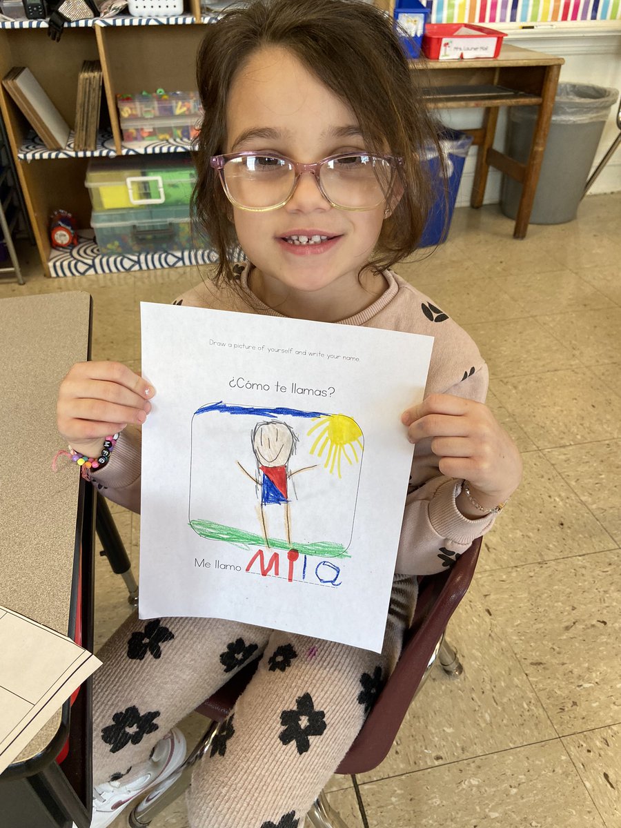 #lovekindergarden intro writing and drawing in Spanish 😎🙌