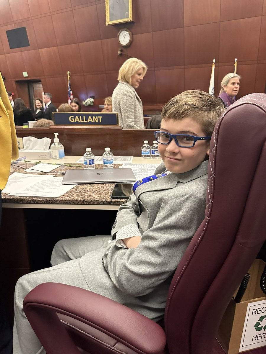 GallantD23's tweet photo. 1st day of #nvleg 82nd session.  It was so special to have my husband, 2 kids, my mom, and my bestie there.  Looking forward to rolling up my sleeves and getting to work for #Nevadans and #AD23!  #propeople #makingpositivechange https://t.co/DXhyF4NNXf