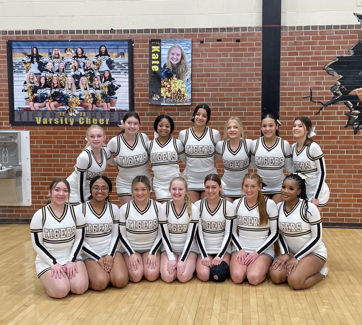 LSHSAthletics's tweet photo. @lstigercheer https://t.co/8wknesBAyD