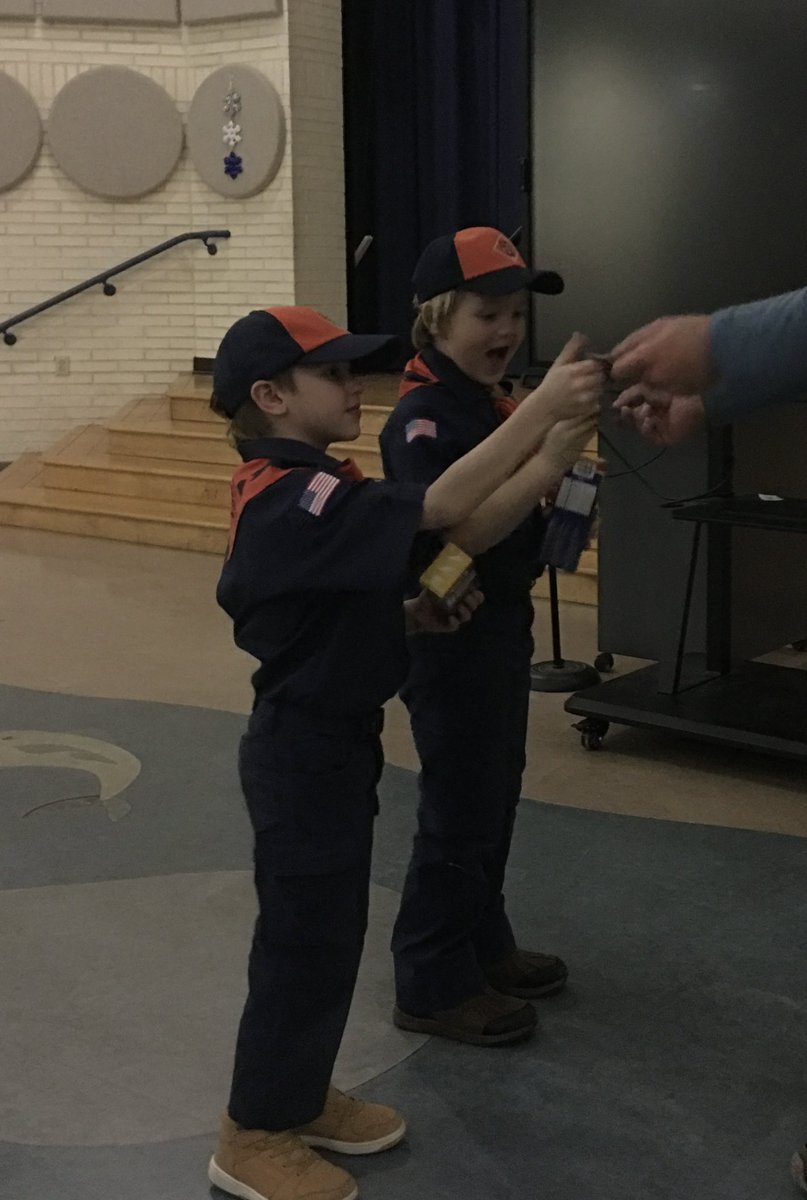 emopack29's tweet photo. Congrats to two of our Tiger cubs earning their first rank in scouting @EMorichesES https://t.co/0ZdJ4EjPKS