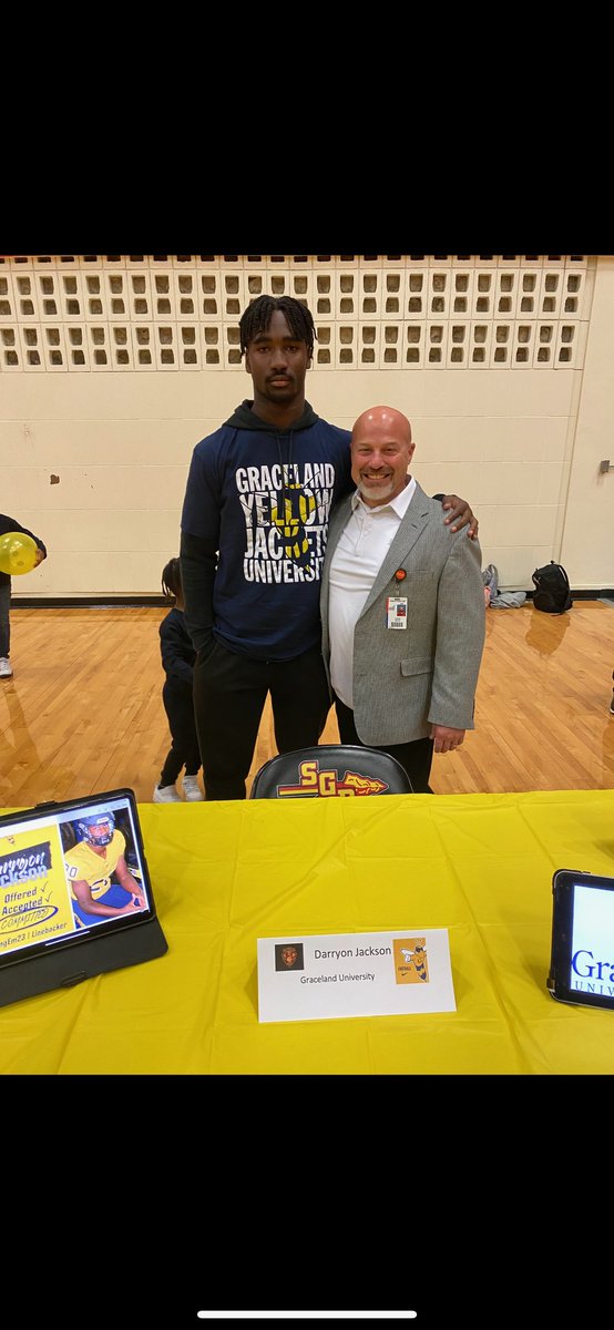 Coach_DeLay's tweet photo. So proud @iamcadenstuckey @DarryonJackson @SGPHS #ONE https://t.co/YUbOnS2kWQ