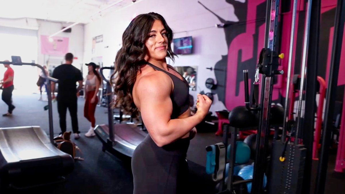 herbiceps's tweet photo. Hunter puts up a huge amount of weight and shows just how strong AND big she is in this incredible gym strength video.
.
.
.
#herbiceps #femalemuscle #muscularwomen #benchbeast #strongwoman
https://t.co/P5sLPoh5fI https://t.co/5HoOdSRlrD