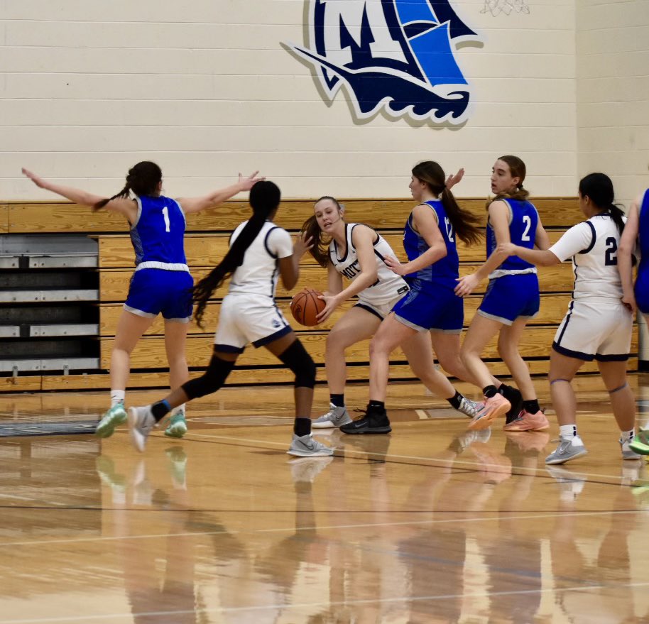 coachsklar's tweet photo. Thank you so much to all the parents for all their help and support. Mott 10 Lakeland 51. Winters 6pts, 5 rebs. @FullCrtCoverage @MIPrepZone @LakesVC @freeppreps https://t.co/hQQfLZIKBm