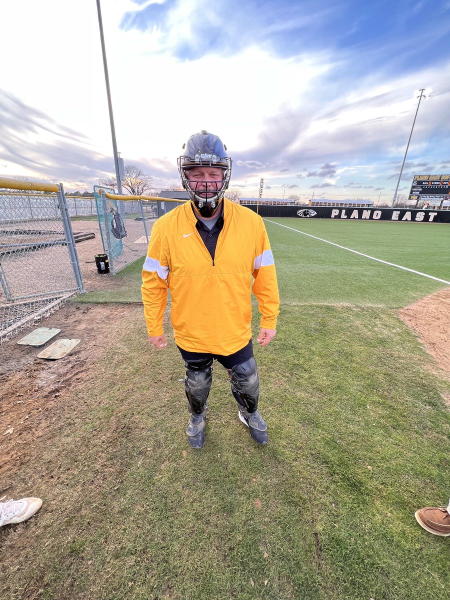 CoachWelock's tweet photo. FUNNIEST NIGHT
Not Coaching -EVER
After 22 yrs of Coaching HS FOOTBALL w a 2nd sport as either Track / Pwr lifting
Tonight I go to my youngest daughter’s JV softball game +
NO UMPIRE
HC said get in there..
#YesMaam😂
#RetiredCoachLife😳
@planoeastsb
@CoachJeff_Smith https://t.co/dXPm0z8QKA