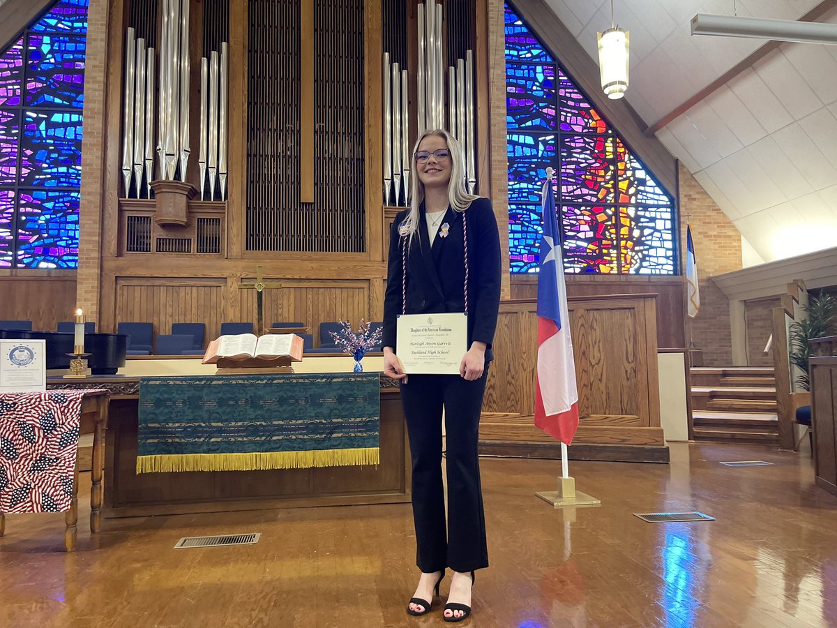 Tifffisk's tweet photo. BHS is so proud of our 22-23 recipient of the Daughters of the American Revolution Good Citizen Award, Harleigh Garrett! Harleigh won a scholarship from the local DAR chapter as well! ❤️🤍💙Congratulations!  @BushlandHS @BushlandISD https://t.co/pucaWbO8xW