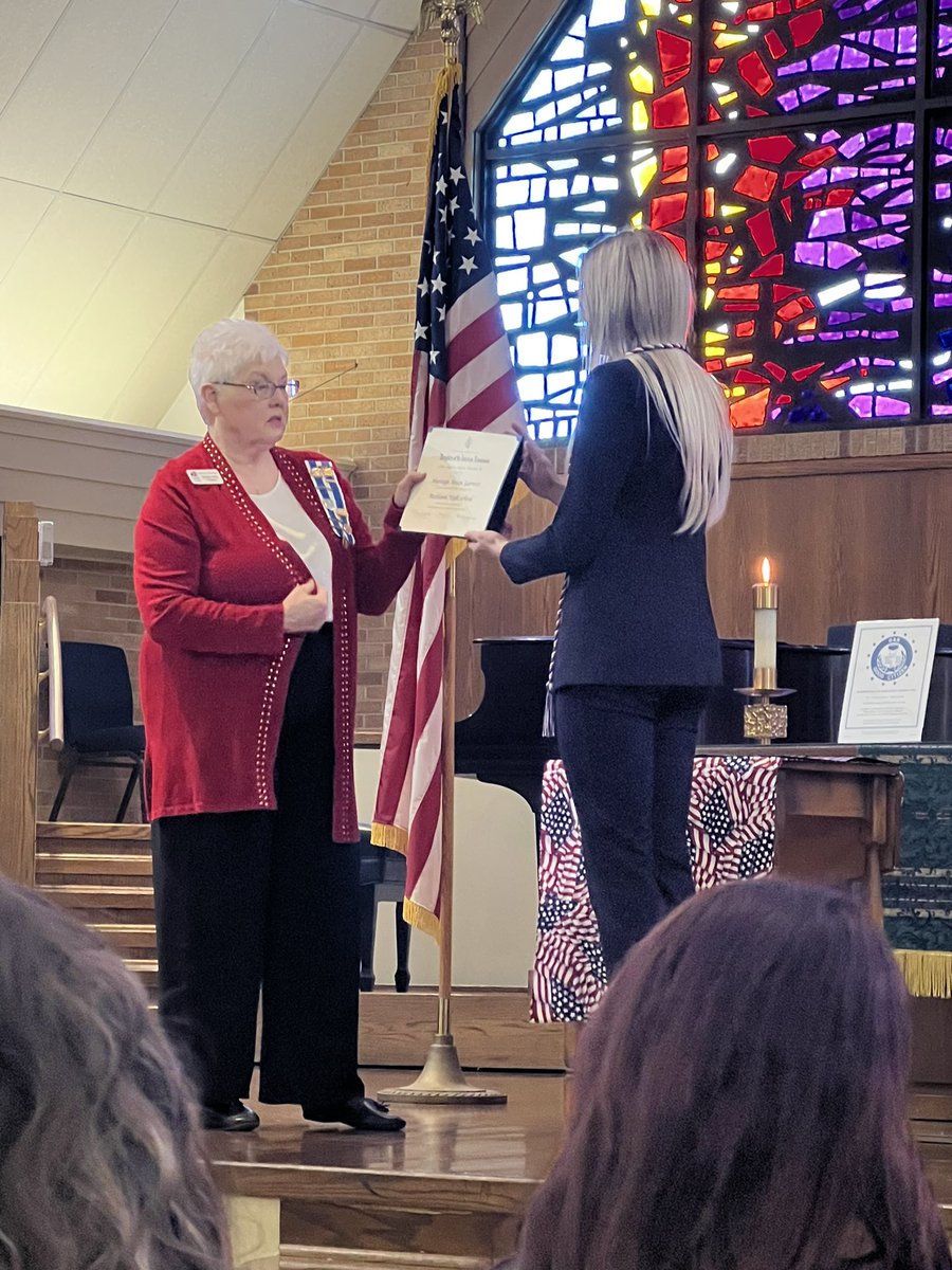 Tifffisk's tweet photo. BHS is so proud of our 22-23 recipient of the Daughters of the American Revolution Good Citizen Award, Harleigh Garrett! Harleigh won a scholarship from the local DAR chapter as well! ❤️🤍💙Congratulations!  @BushlandHS @BushlandISD https://t.co/pucaWbO8xW