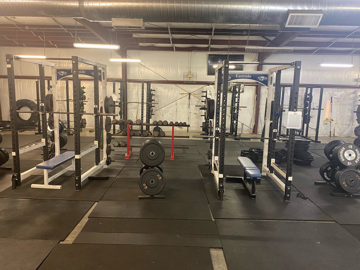 Quaydodd's tweet photo. โEvery morning you have 2 choices: continue to sleep with your dreams or wake up and chase themโ #DoWork #earlymorningworkouts #weights #MondayMotivation @eastsidefbsc @EastsideMensBB https://t.co/UP42kXZ7S2