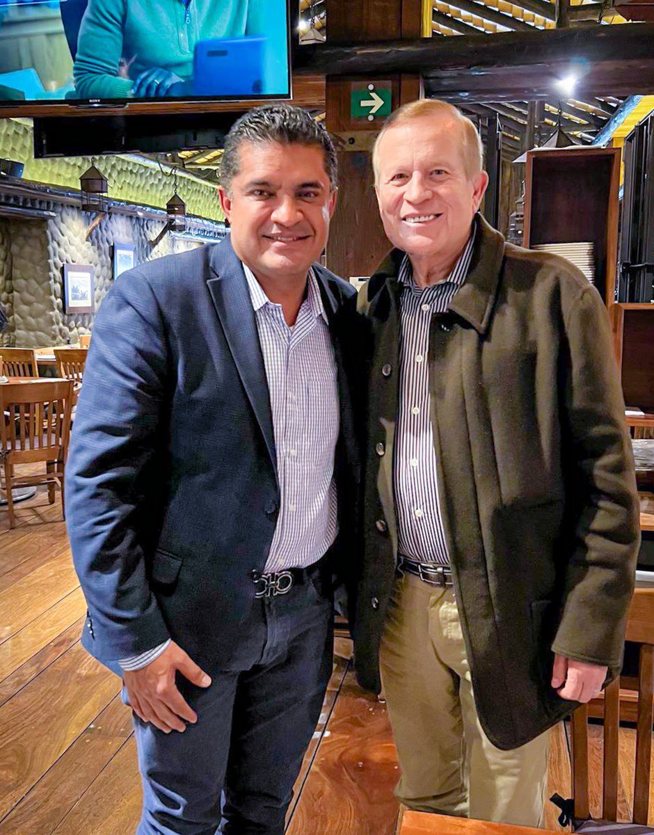 jmvalerapiedras's tweet photo. En la ruta de unidad del priismo rumbo a 2024, esta tarde me reuní con mi amigo el exgobernador Manuel Ángel Nuñez Soto.

Gracias por tu apoyo permanente al priismo. https://t.co/Ygr8fQ9GaO