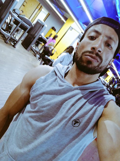 André Castillo (𝓐𝓷𝓭𝓻é) - Calcula y desprende... 🥢🃏✨🎋🍍🍾🤙👾💥🍫🍀🍁 @Flirt4FreeGuys https://t.co/HafUiuBucC