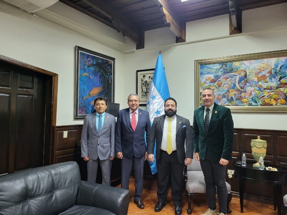 PARLACEN's tweet photo. Presidentes @PARLACEN HD Amado Cerrud y del Congreso Nacional de Honduras, HD Luis Redondo abren puertas para trabajo conjunto en beneficio de la integración regional https://t.co/qf7Y0cVB24