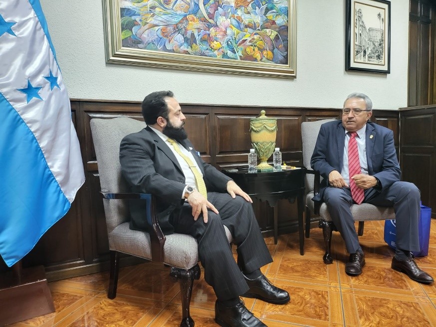 PARLACEN's tweet photo. Presidentes @PARLACEN HD Amado Cerrud y del Congreso Nacional de Honduras, HD Luis Redondo abren puertas para trabajo conjunto en beneficio de la integración regional https://t.co/qf7Y0cVB24
