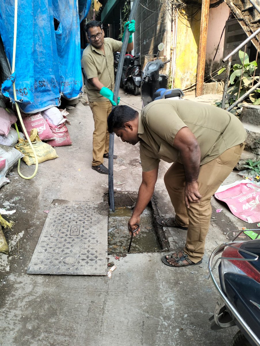 980Sahir's tweet photo. Paily Pada waghmare house ke paas sewer line blockage thi to meri complain per use saaf Kar diya Gaya hai.
Ahmad Sahir Chougule Congress Slum Cell Taluka Vice President.
@BhaiJagtap1 @ravirajaINC @INCMumbai @VarshaEGaikwad https://t.co/mh3Qw5N2v5