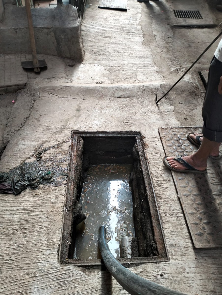 980Sahir's tweet photo. Paily Pada waghmare house ke paas sewer line blockage thi to meri complain per use saaf Kar diya Gaya hai.
Ahmad Sahir Chougule Congress Slum Cell Taluka Vice President.
@BhaiJagtap1 @ravirajaINC @INCMumbai @VarshaEGaikwad https://t.co/mh3Qw5N2v5