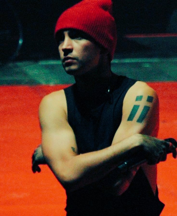 Tyler Joseph Once Said 💀 (fan account) on Twitter: "tyler joseph looking af in his paint. a (very long) thread. ♥️🖤🤍 https://t.co/sxZnUrSRgi" / Twitter