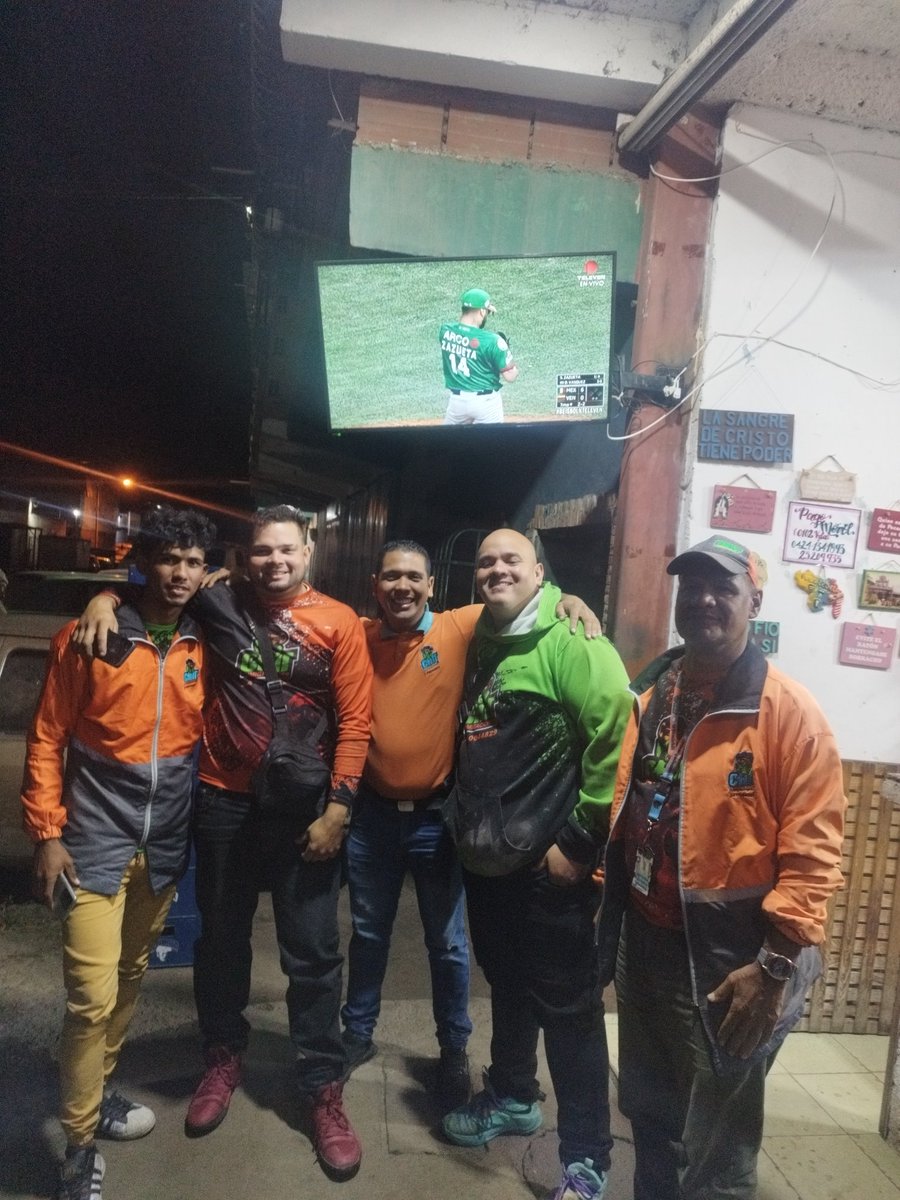fumichit's tweet photo. @Canal_Televen #BEISBOLXTELEVEN
Desde la la bodeda de barbara más sanos que una lechugas
De turno contra las plagas fumigaciones chit c. https://t.co/fFlpRjgpAZ