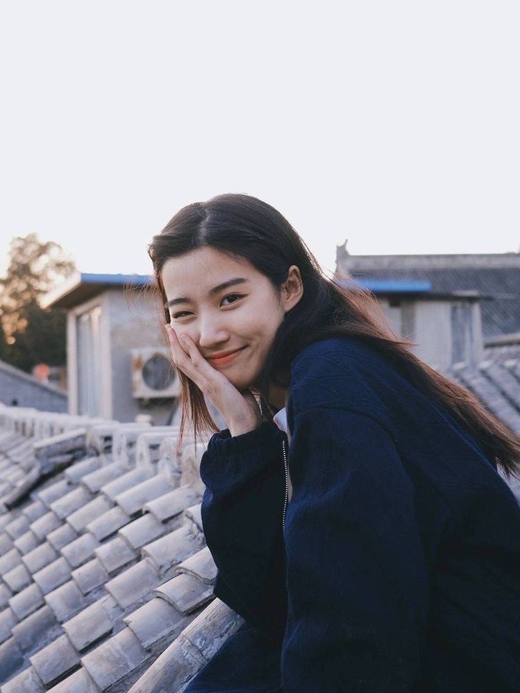 seorang perempuan yang pembawaan nya selalu tenang dan lembut serta selalu punya kejutan setiap hari nya. you're the person i've been looking for🫶🌹
