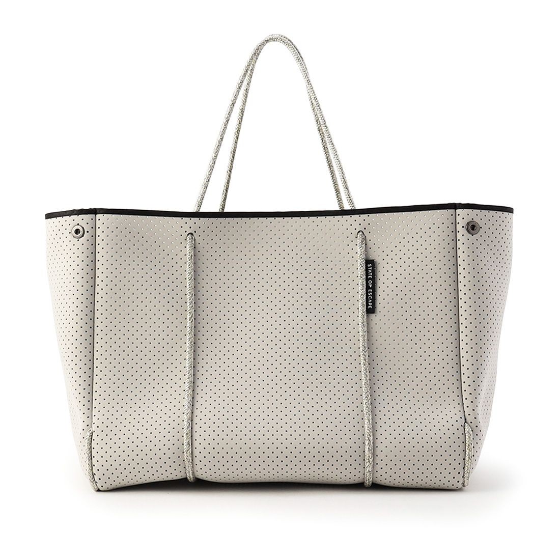 BARNEYS_JAPAN's tweet photo. オンラインストアより： ＜ステート オブ エスケープ＞と＜ヴァジック＞より、特別にオーダーした限定アイテムが登場。
発売に先駆けて、オンラインストアにて先行オーダーを実施いたします。
https://t.co/bEX7x3P9Gf
#vasic #ヴァジック #stateofescape #ステートオブエスケープ #バッグ https://t.co/VYI0RVwBmK