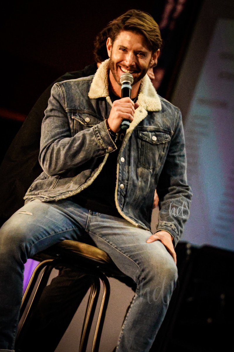 HollyDPhotos's tweet photo. Jensen Ackles 
#SPNPhoenix @JensenAckles  @nerdsandbeyond https://t.co/yQFmIfcguy
