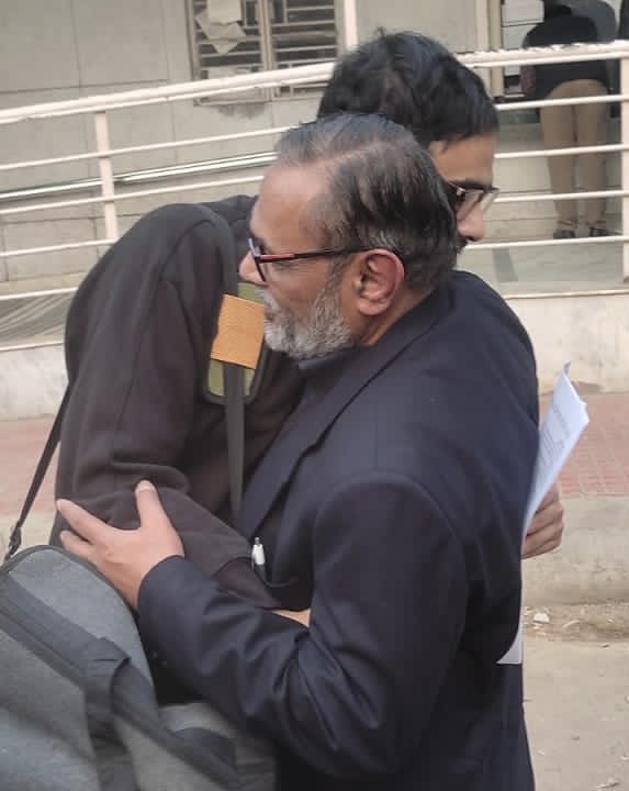 Dr_SQRIlyas's tweet photo. Emotional send off
#UmarKhalid hugging me while going back to prison after interim bail. 
              (Infront of Tihar) https://t.co/tujgJQxraQ
