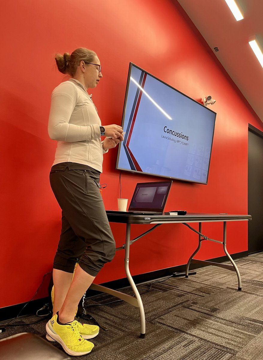 SurreyUnitedSC's tweet photo. Huge thank you to Laura Schuiling from @Physio_station for educating our members on concussions in tonight’s parent seminar. https://t.co/m3R77gmEVv