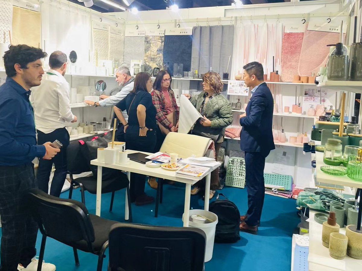 Echo14856483's tweet photo. Highlights from the Ambiente 😉 😄
Had the pleasure of meeting customers from all over the world！
Day 5, last day in Ambiente, don‘t miss us, come to visit us soon 🤗
#ambiente #aspire #bathroom #homedecoration #storagesolutions https://t.co/CMk98ypx9v