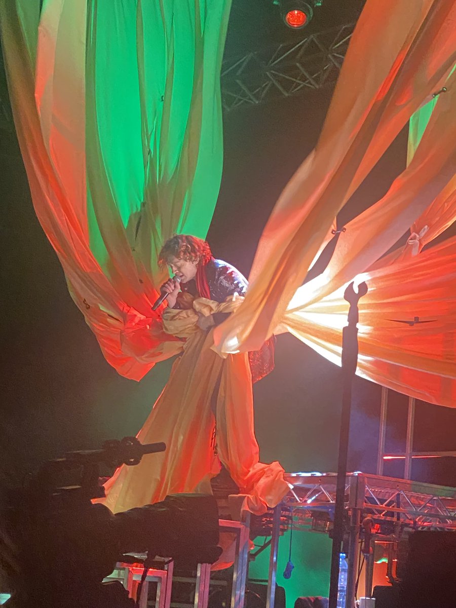 SweetMellyDee's tweet photo. @darrenhayes Thank you for such a magnificent show. It’s so great seeing you in your element on stage again! 💕 I’m still coming down off my post concert high! ❤️ Love you forever, thank you for sharing your gift of music. 🥰🥰 xxxx https://t.co/U3XUREommb