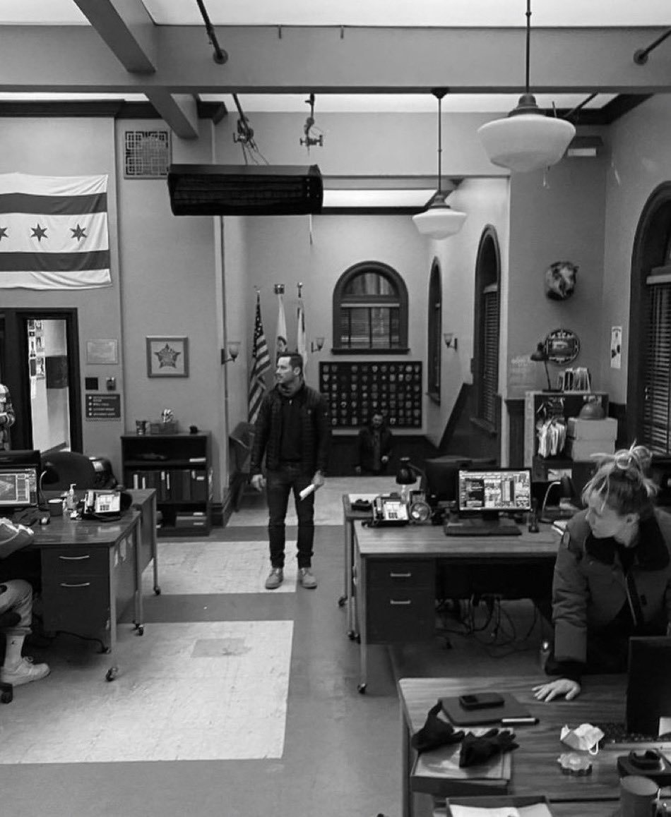5021_GandH's tweet photo. I love it here today! I am on the floor, Thank you Jesse thank you Luce! I miss every bit of this!
#JLSDirectorEra
#JesseDirectorCPD
#JesseLeeSoffer #CPD1016
#BTS_CPD #BringBackJayHalstead #BringBackJesseLeeSoffer #Upstead #UpsteadForever #Trasse #ChicagoPD #ThanksLuce https://t.co/lxv7NrH1nJ
