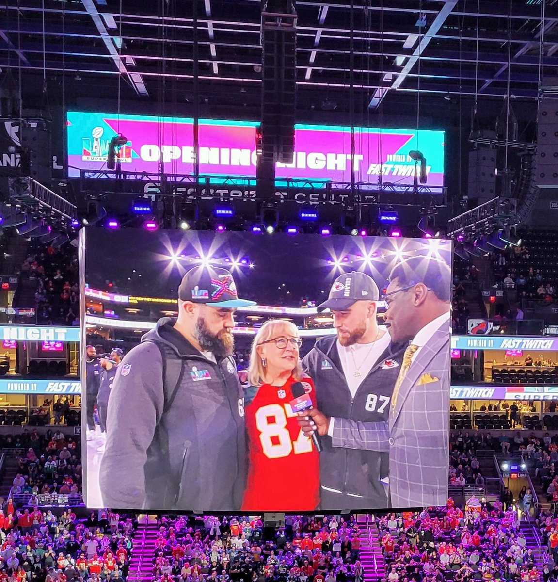 Proud mom moment. ❤️ #openingnight 
#KelceBowl 
#SBLVII 
#FastTwitch