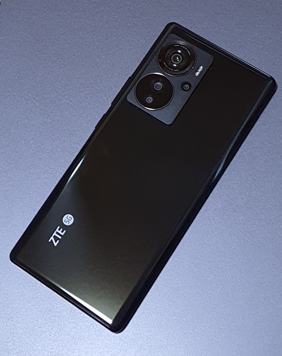twingo_matic's tweet photo. ZTE Axon 40 Pro。
Axon40Ultraばかり注目される中、AXONマニアな私は敢えてのPro着弾。
米Amazonで100ドルオフだったのでカートに入れつつ調査を続けると、イオシスさん @iosys_official
に存在を確認したのですぐに確保。
AXON30よりも進化しているようで楽しみ!
#ZTE
#Axon40Pro
#イオシス https://t.co/o3hBgHEczI