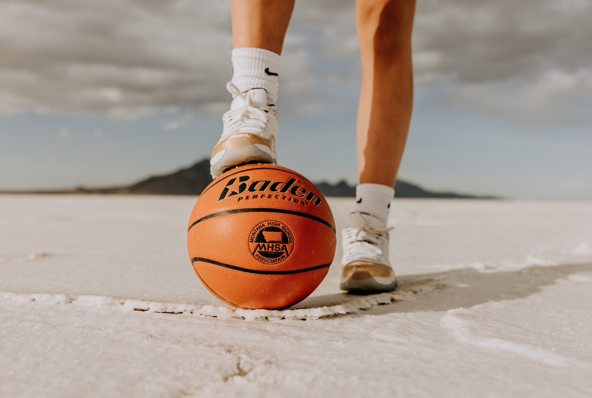 cdanhofbellach's tweet image. It’s a big week in the Bellach home✨
Senior night for @avabellach31
Last home game for @calebbellach
Also both kids are nearing the 1000 point mark for their respective careers‼️
Belly and I hate missing games - but this is as I say a #firstworldproblem we are so proud!