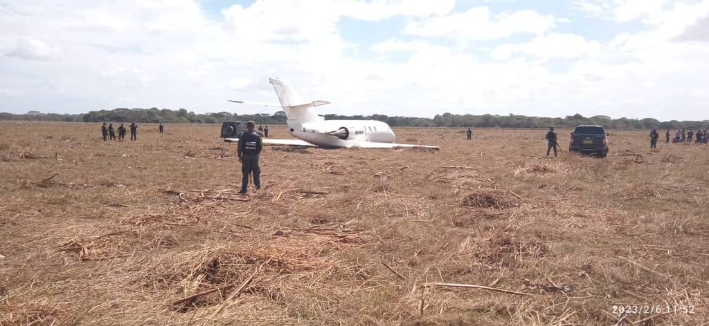 #FANB en defensa de nuestro espacio aéreo, Tras persecución aérea de la Aviación Militar, aeronave con siglas mexicanas y transponder desconectado es conminada a aterrizar de manera forzosa en campo traviesa en Barinas por violación del espacio aéreo y de códigos internacionales.