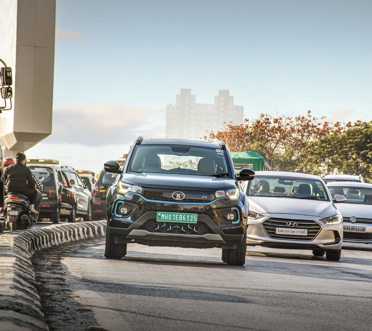 hormazdsorabjee's tweet photo. Nexon EV is right now THE best City car in our long term fleet &amp; it’s quite addictive too because it’s so much easier to drive than any ICE car. Haven’t strayed too far from a plug to properly test range but for my daily run it’s a non-issue. #autocarlongtemer https://t.co/JIPRKdq8cq