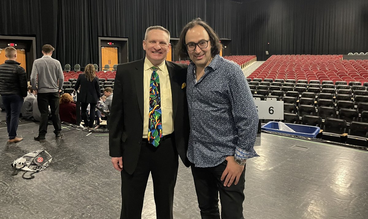 ChrisEgelston's tweet photo. Rarely do I get to share the stage with another #Magician, so it was a real blast opening for Mike D’Urzo for the #MagicOfCEO Show. The #EffinghamCountyCEO Class filled the #EffinghamPerformanceCenter with over 900 people. #Magic #Comedy #Mindreading #AudienceParticipation
#CEO https://t.co/JAR93gCDjl