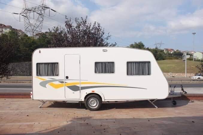 Lütfen bunu Paylaşalım !
KARAVAN SAHİPLERİNE ÖNEMLİ BİR İNSANI FIRSAT

Türkiyede 240 bin karavan olduğu tahmin ediliyor.
Karavan sahipleri yaz mevsimine kadar karavanlarını deprem bölgelerine yollamaları teşvik edilmelidir.    En önemli ve öncelikli yardim ise barınma yardımıdır.