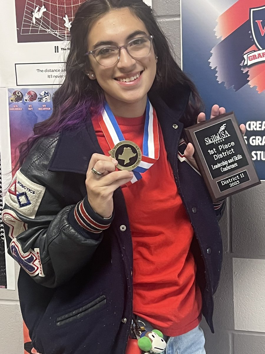 VMHSdesign's tweet image. Your STATE BOUND @SAVeteransHS @VMHSdesign @SkillsUSATexas District 11 Champions! I am so proud of ALL my students who competed! 
Pin Design 1st place:Sarah Alvarado AdDesign 1st place: Steven Saldana AdDesign 2nd place: Robert Ibarra 
T-shirt Design 2nd place: Devynn Joss