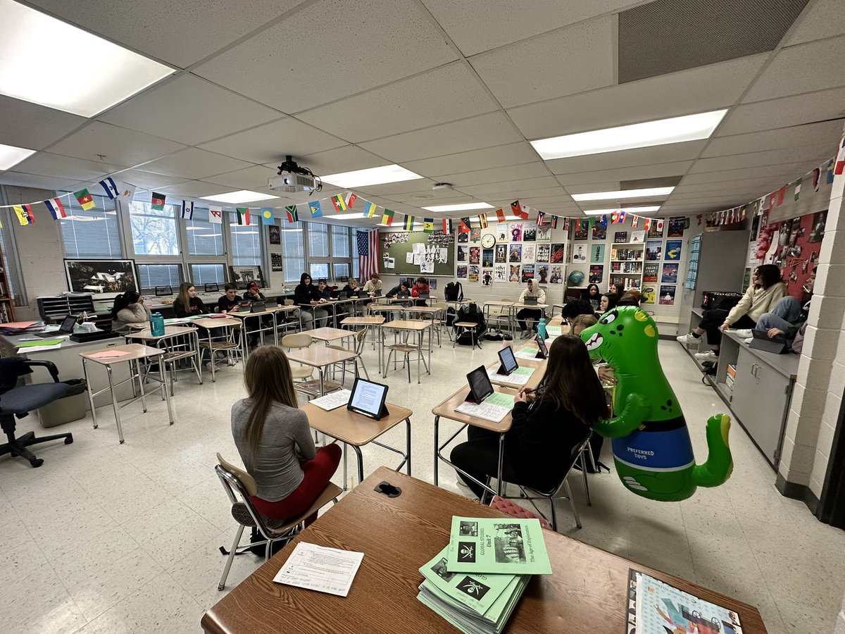 DuffNation_edu's tweet photo. Successful & feisty debate to wrap up Unit 7 in #globalstudies! Was this an Age of Exploration or an Age of Exploitation? #freshmenfun #bsd220 #worldhistory https://t.co/kndxvFZfdo