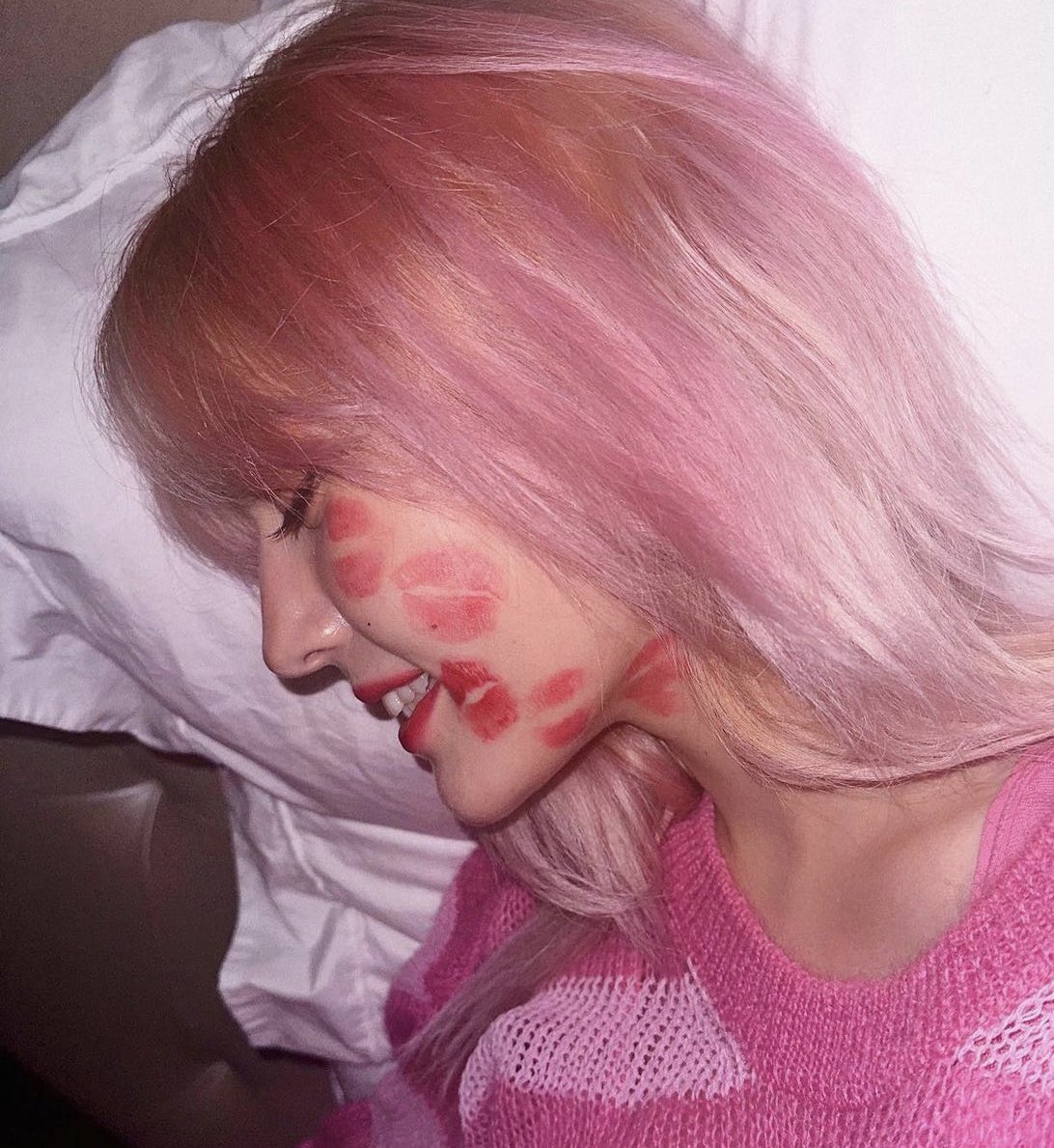 Selamat pagi pacarkuuu selamat 6 bulanan!!  🤩🤩