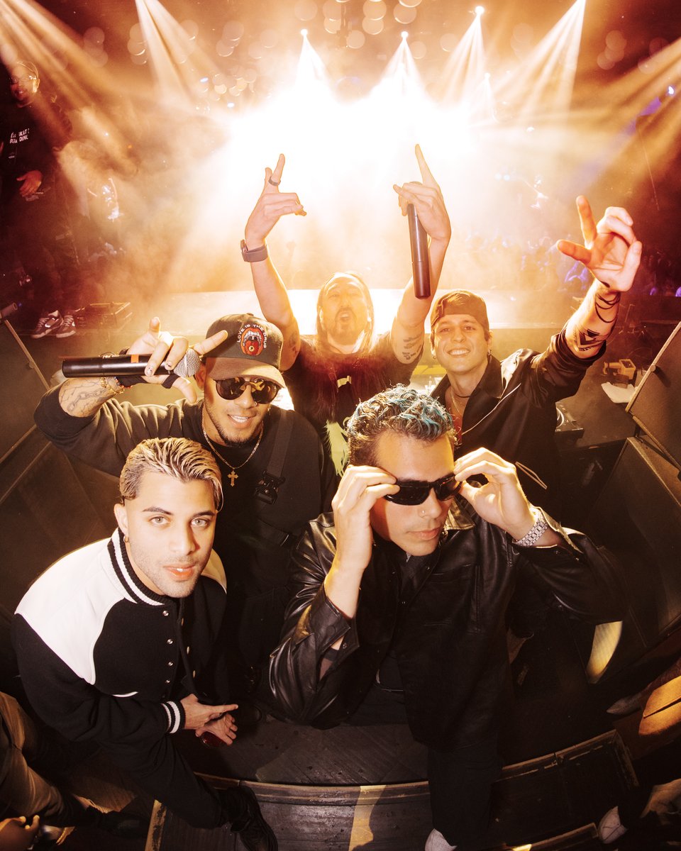 steveaoki's tweet photo. #aokijump #1078 x @CNCOmusic #Diferente https://t.co/ds7XOTIVVK