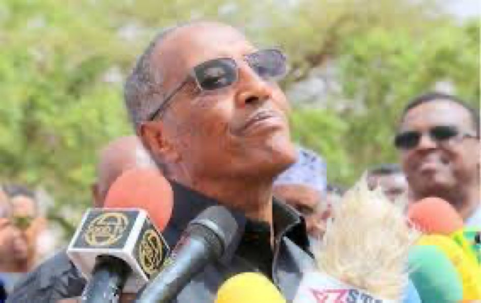 ShAbdiHersy's tweet photo. BREAKING: War criminal @musebiihi has started shelling the city of Las Anod right now. The World must break their deafening silence &amp; stop this terrorist conducting an ethnic cleansing. @HassanSMohamud is busy selling the country to UAE. @IsmailOguelleh is supplying SNM weapons. https://t.co/h03g0d3ET6