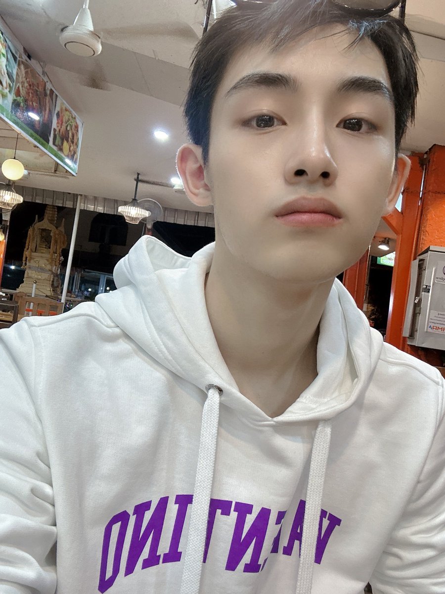 รูปต่งคือที่รู้ว่าถ่ายที่ไทยแน่ๆๆ คือศาลพระภูมิ5555555555555555555555555555555555555555555555555555555555555555555555555555555