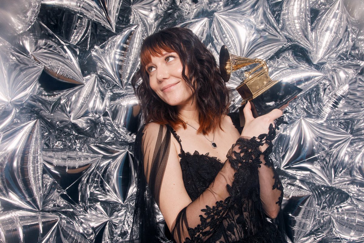 Molly Tuttle tweet media