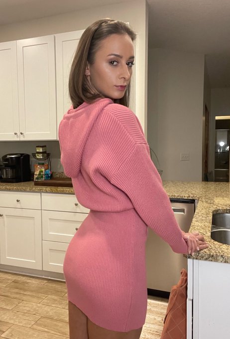This dress is so comfy ☺️☺️☺️ https://t.co/j6bxblIY20
