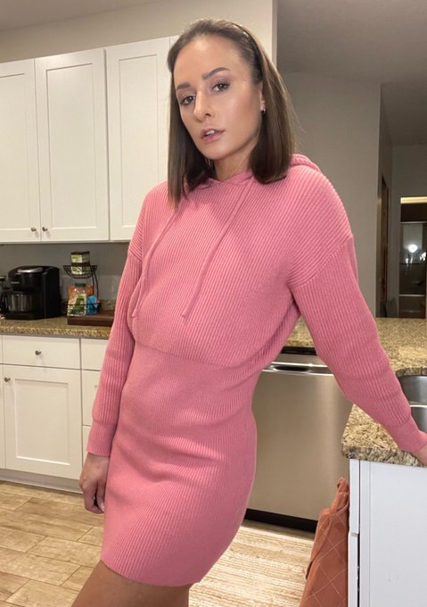 This dress is so comfy ☺️☺️☺️ https://t.co/j6bxblIY20