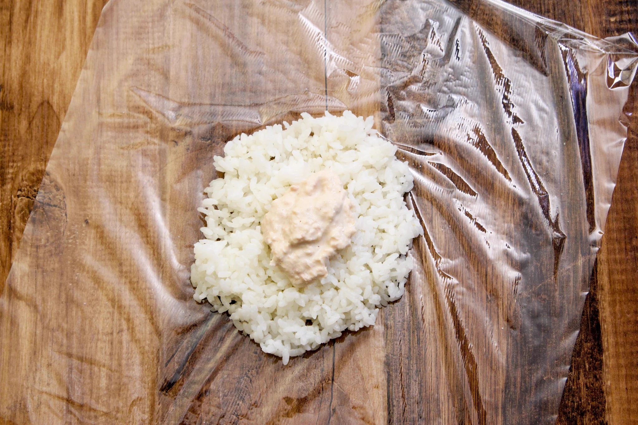 作り方が簡単だから食べたいときにさっと作れそう！とっても美味しそうな「ツナマヨおにぎり」のレシピ！