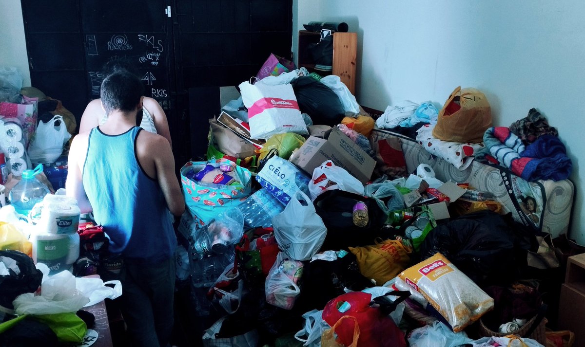 AlexFebrero_'s tweet photo. ¿Desean una buena noticia? Durante el concierto en Barranco se lograron recolectar dos cuartos enteros llenos de víveres. Pese a los obstáculos que pusieron, prevaleció la solidaridad. Todo esto Gracias a las personas que apoyaron, a los organizadores y los/las artistas ✊🏻🇵🇪. https://t.co/3i4UHuCrBB