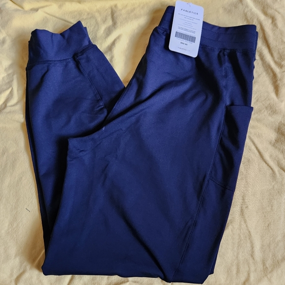 DeetaByDesign's tweet photo. So good I had to share! Check out all the items I'm loving on @Poshmarkapp from @SadieGrubor #poshmark #fashion #style #shopmycloset #fabletics: https://t.co/fP04veI98X https://t.co/27wS7zxxFe