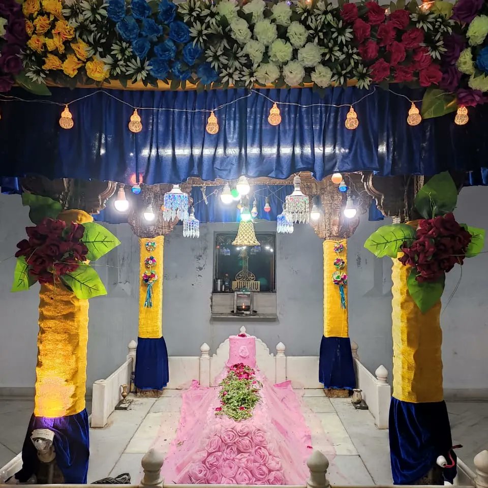 PiranaDargah's tweet photo. #15Rajjab સંદલ વ ઉર્સ મુબારક હઝરત સૈયદ બાકર શાહ ઇબ્ને હઝરત સૈયદ ઇમામુદ્દીન કુફ્રશિકન (ર.હ)

આપ સૈયદ ઈમામ શાહ બાવા કે બેટે હે 

આપકા વિસાલ ૧૫ રજ્જબ, 
આપકા મઝાર અહમદાબાદ કે ચાર ટોળા   કબ્રસ્તાન, ગોમતીપુર મે હૈં.

#15rajab #સતપંથ #satpanth #imamshahbawa #chalosatkepanthpar https://t.co/L6vlElwE6i