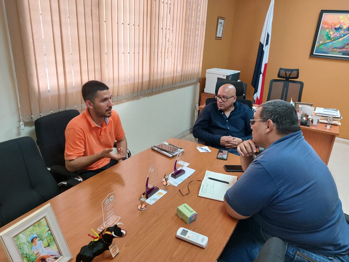 En CITT-UTP Aguadulce, impulsamos proyecto de agro tecnología para agricultura rural y se atiende a estudiante de doctorado en tema de manejo postcosecha, <a href="/CITT_UTPanama/">Centro de Innovación y Transferencia Tecnológica</a> <a href="/utppanama/">UTP Panamá</a> <a href="/MIDAPma/">Ministerio de Desarrollo Agropecuario</a> @JoseBernardo25 Igual equipo de techo ajustable avanza en <a href="/utp_chiriqui/">UTP Chiriquí</a> <a href="/karenelecab/">Karen</a>