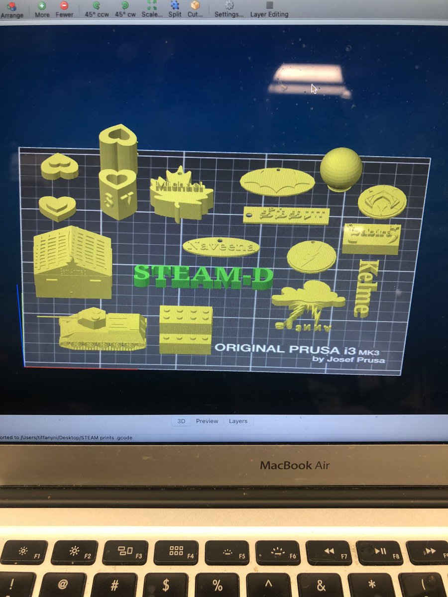 3DPrintingUoft's tweet photo. Check out the amazing designs by the students!!! @cos_uoft https://t.co/VViA43mmWD